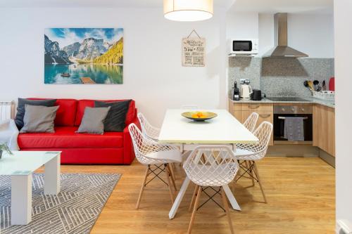 Arinsal Apartment | Refugio de Montaña, Terraza con Vistas y Parking I AndStay