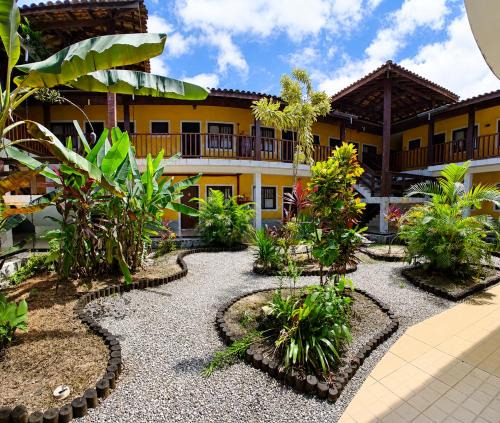 Lazaro Hotel | Refugio e Fortaleza