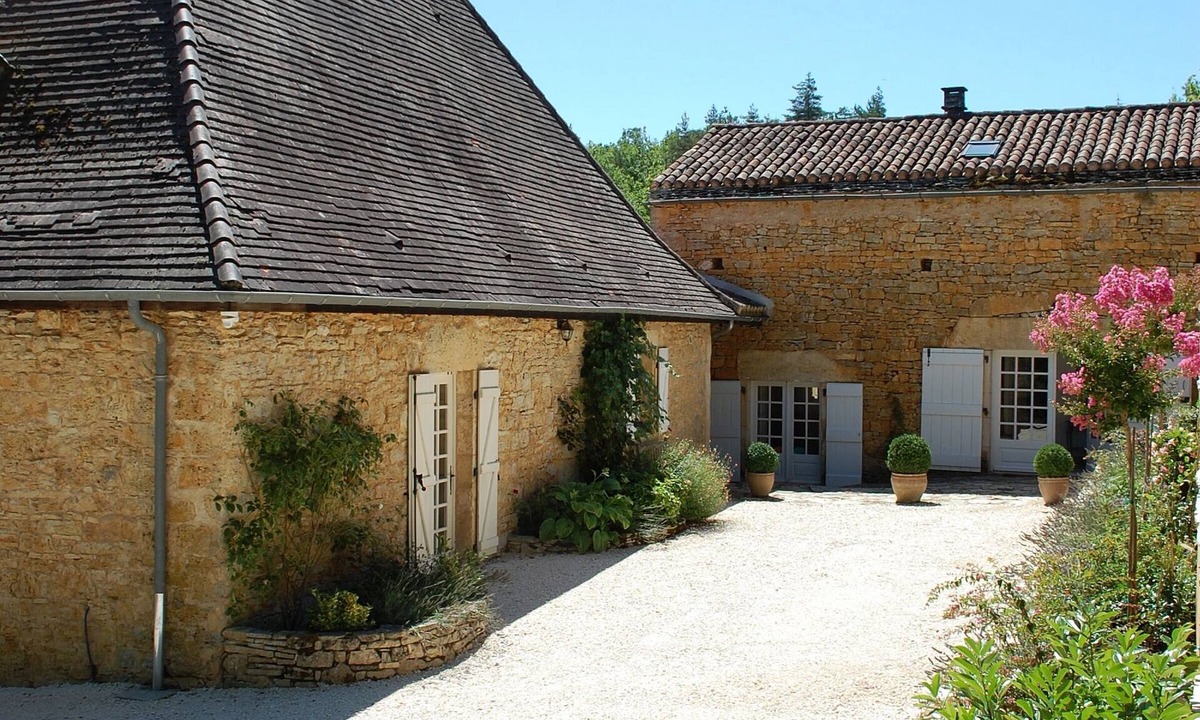 Daglan House | Refurbished House-Quiet Hilltop Location, Stunning Views, Heated Pool, 4 Acres
