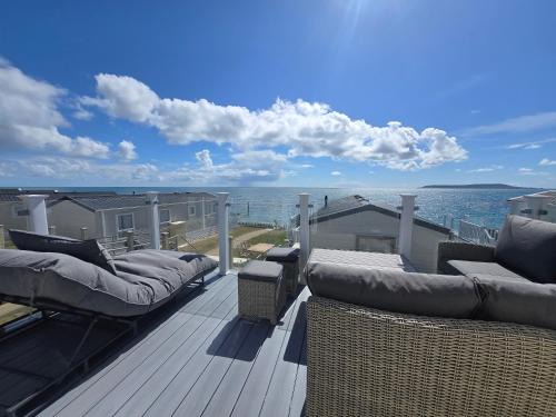 Holworth Resort | Regal Beachside pitch 22 Creek Caravan Park, dog friendly