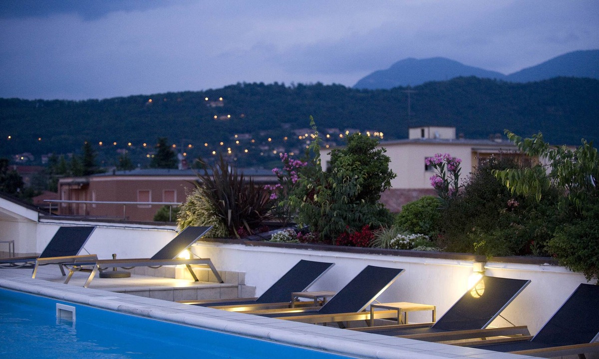 Mompiano Hotel | Regal Hotel