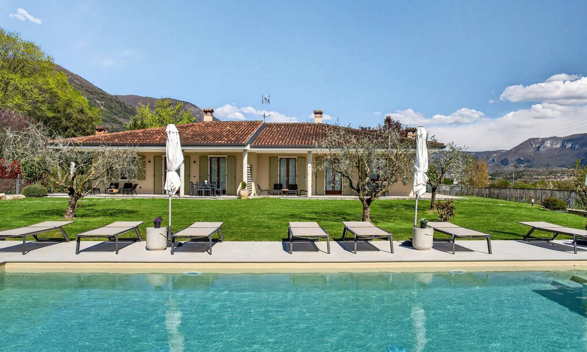 Costermano Ski Chalet | Regarda - "Villa Ida, Giarole unit" with pool and air conditioning