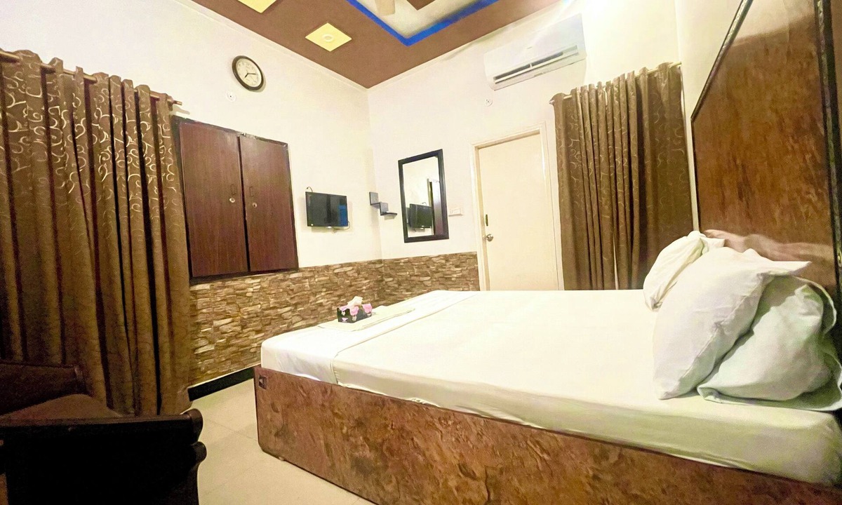 Karachi House | Rehaish inn model