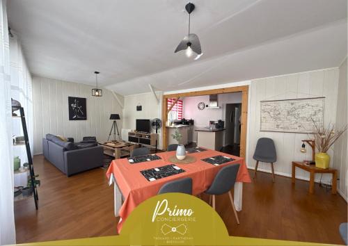 Thouars Apartment | Relais des Arts, très spacieux et lumineux centre ville thouars