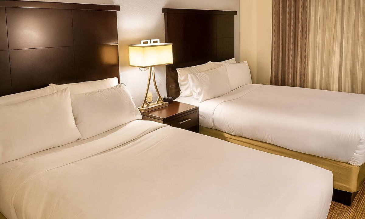 San Bruno Hotel | Relax and Unwind! 2 Spacious Units, Free Breakfast, Outdoor Pool, Pet-friendly!