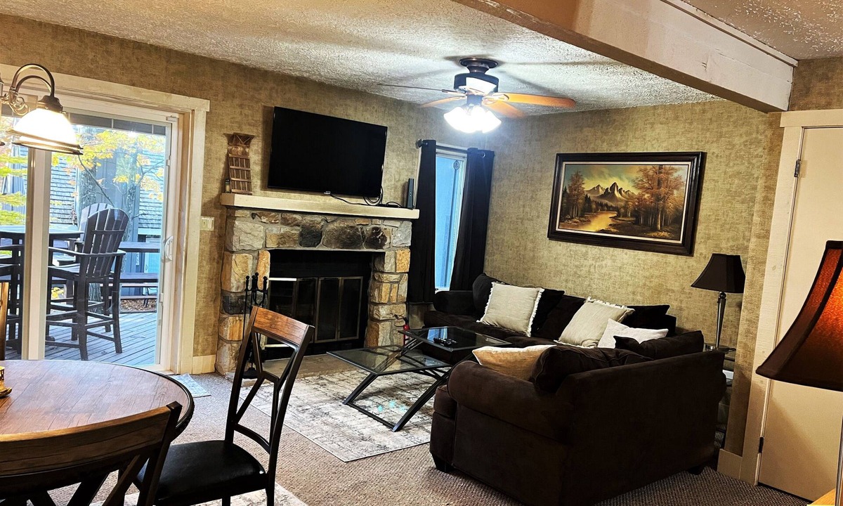 White Haven House | Relax and unwind Townhome in Snow Ridge Village at Jack Frost mtn in the Poconos
