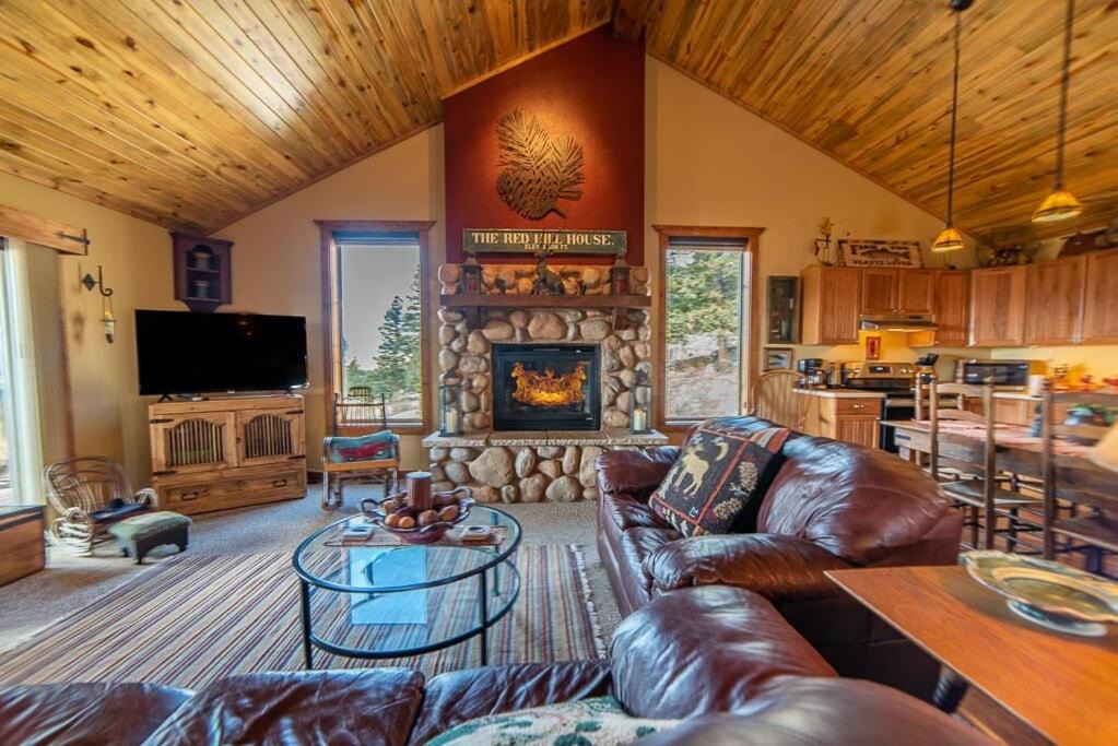 Fairplay House | Relax and Unwind with Breathtaking Panoramic Views - Red Hill House