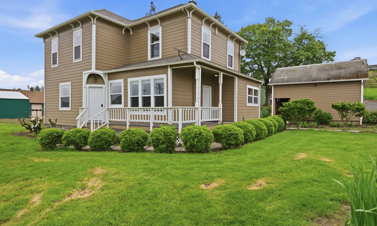 Yamhill County House | Relax at Stephens Legacy Farmhouse, a spacious 4BR retreat with valley and mountain views