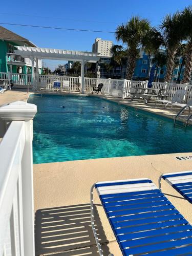Garden City Apartment | Relax at the Beach
