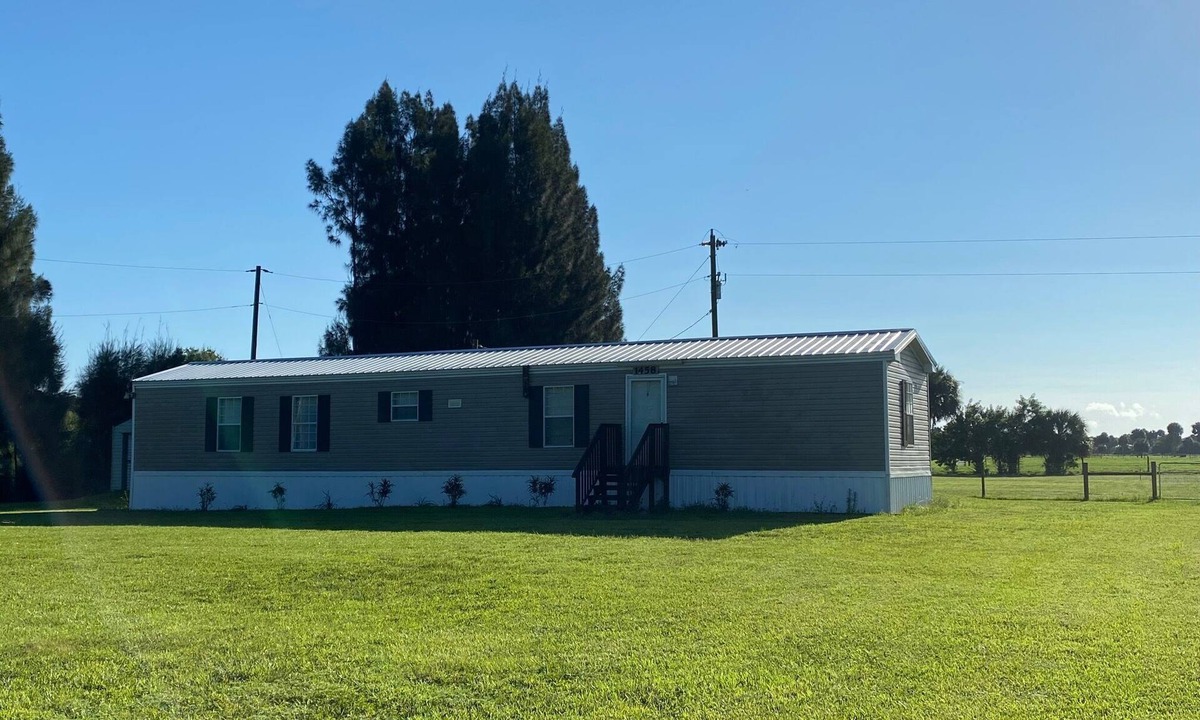 Lakeport House | Relax! Bring your boat and fish Lake Okeechobee!