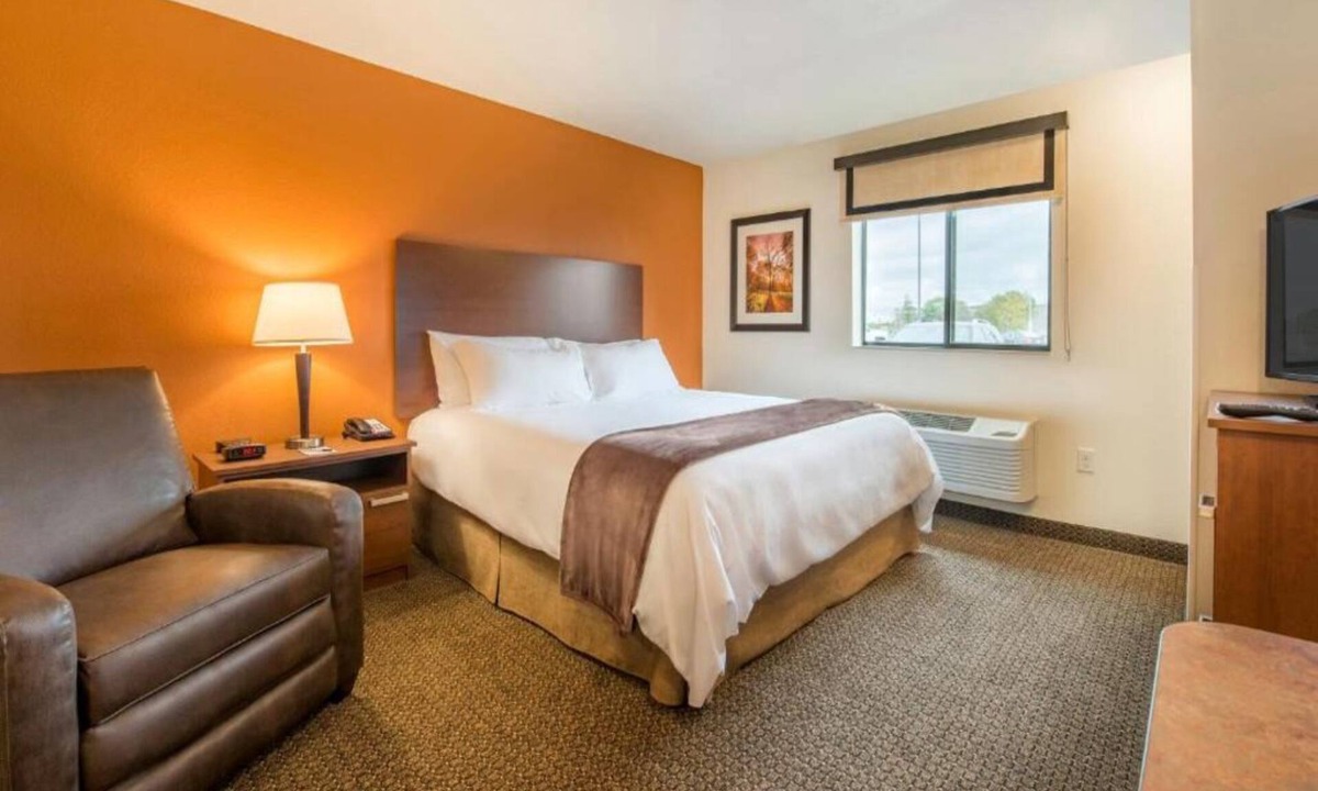 Jamestown Hotel | Relax in a Two Welcoming Room w/Kitchenette