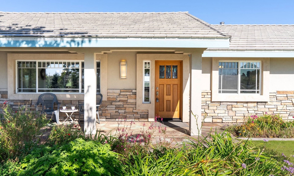 Paso Robles House | Relax in Paso Robles: Fenced Yard & Vineyard Views