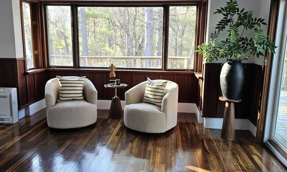 Wrentham Apartment | Relax in Style: Unique 4-Bedroom Apartment with Great Amenities in Wrentham.
