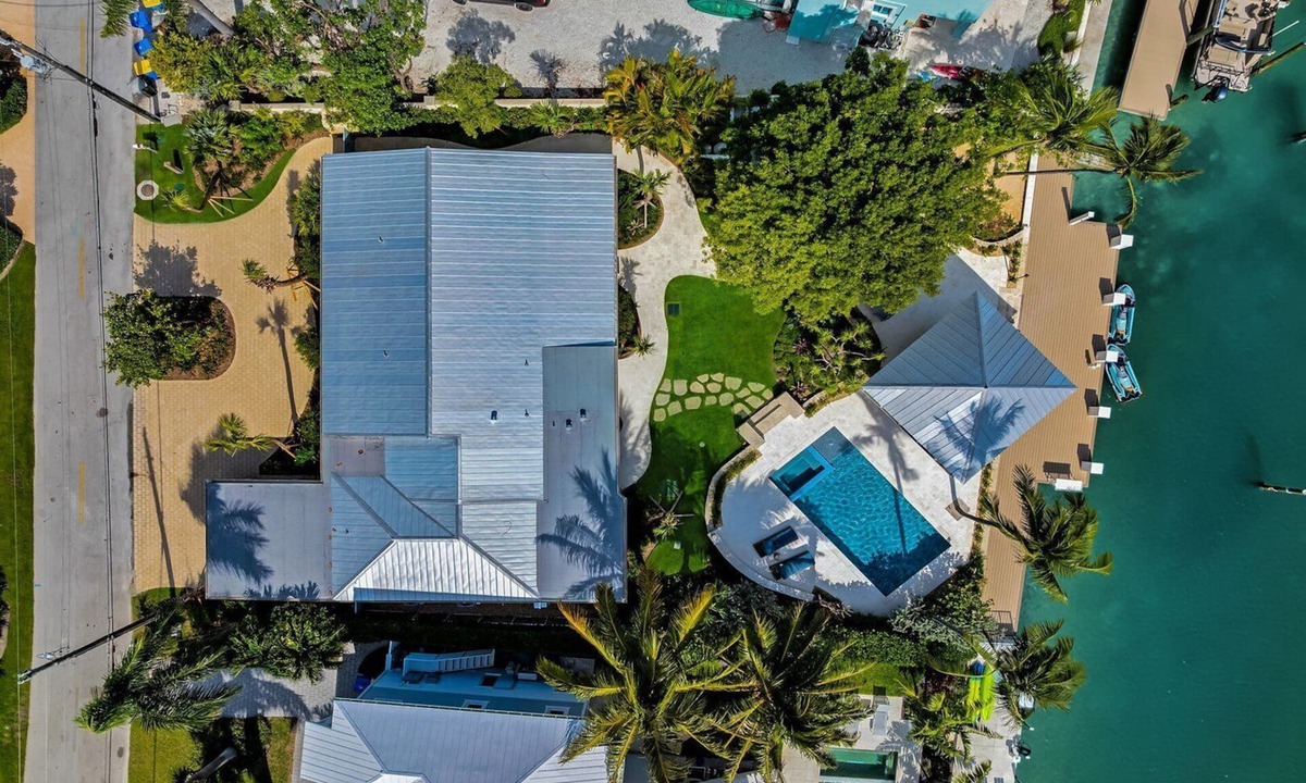 Toll Gate Shores House | Relax in Sunset Cottage, bayfront 4BR pool home retreat in picturesque Islamorada.