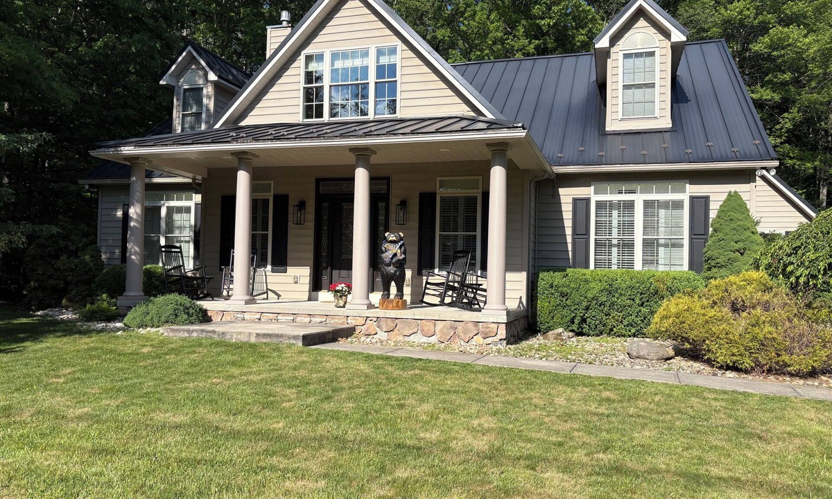 Alpine Lake House | Relax in this Spacious Craftsman style home at Alpine Lake with new golf cart
