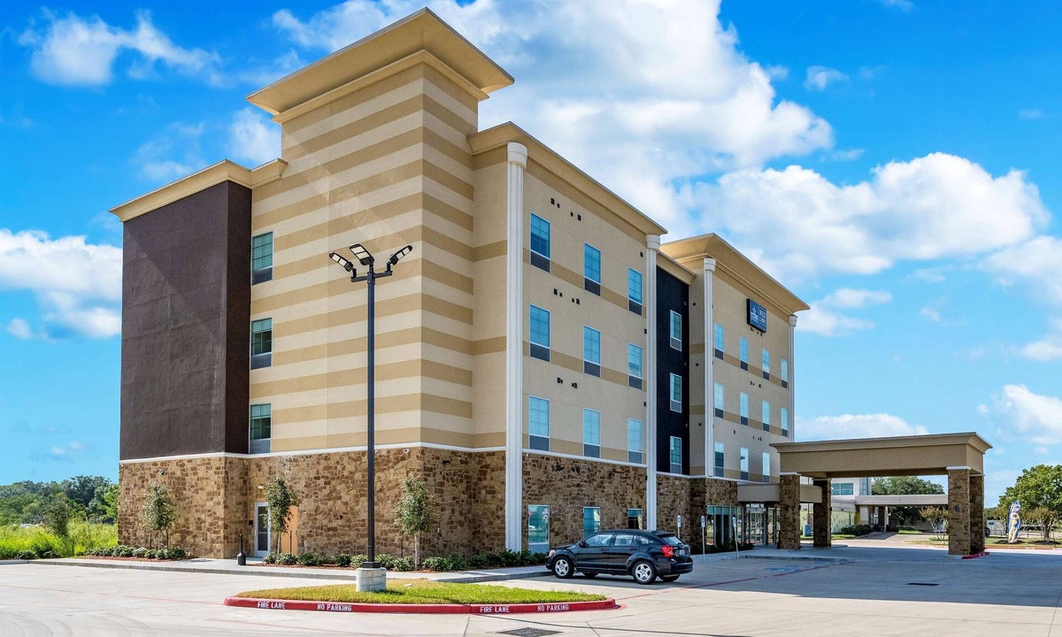 Katy Hotel | Relax in Three Comfortable Units, Comes with FREE Parking and Breakfast!