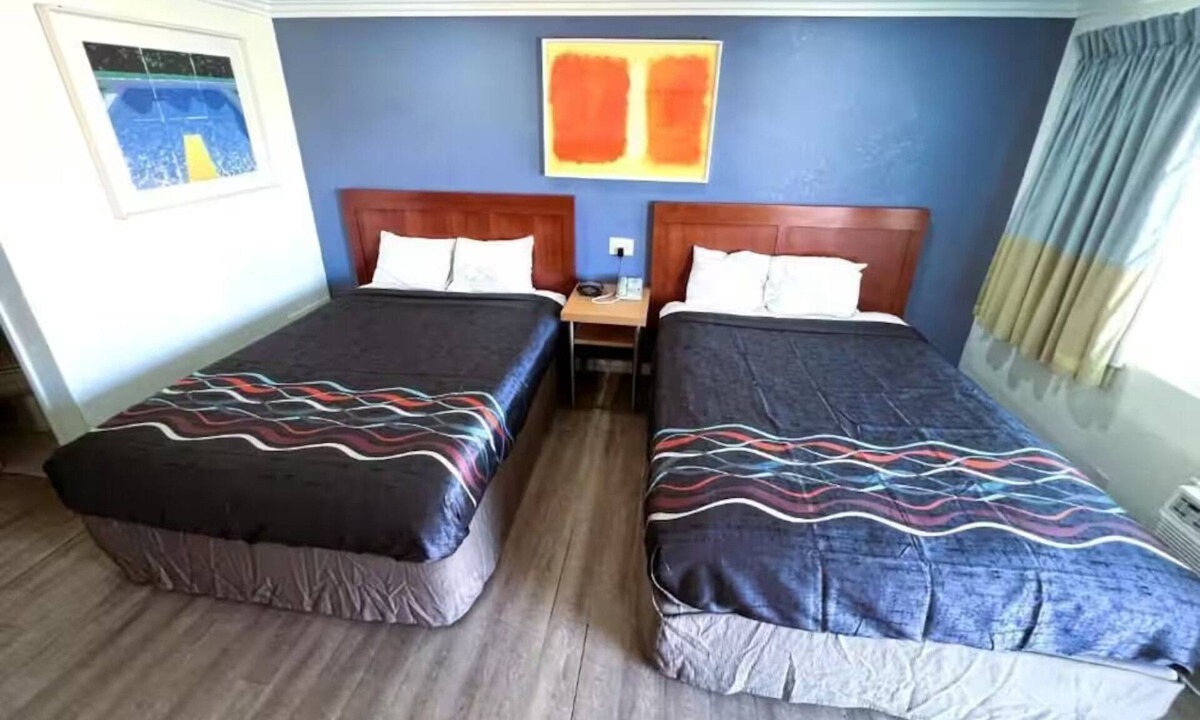 Ridgecrest Hotel | Relax in Three Pristine Studio w/Queen Beds + Private Bath, Central Ridgecrest