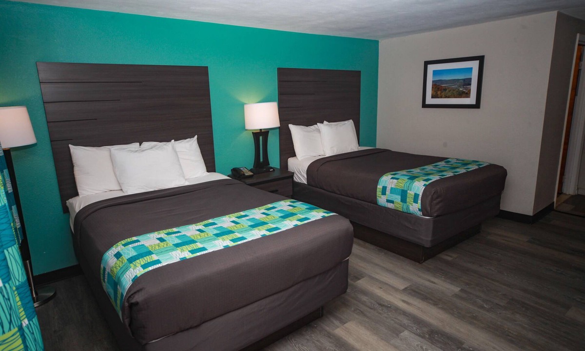 Derrick City Hotel | Relax Inn
