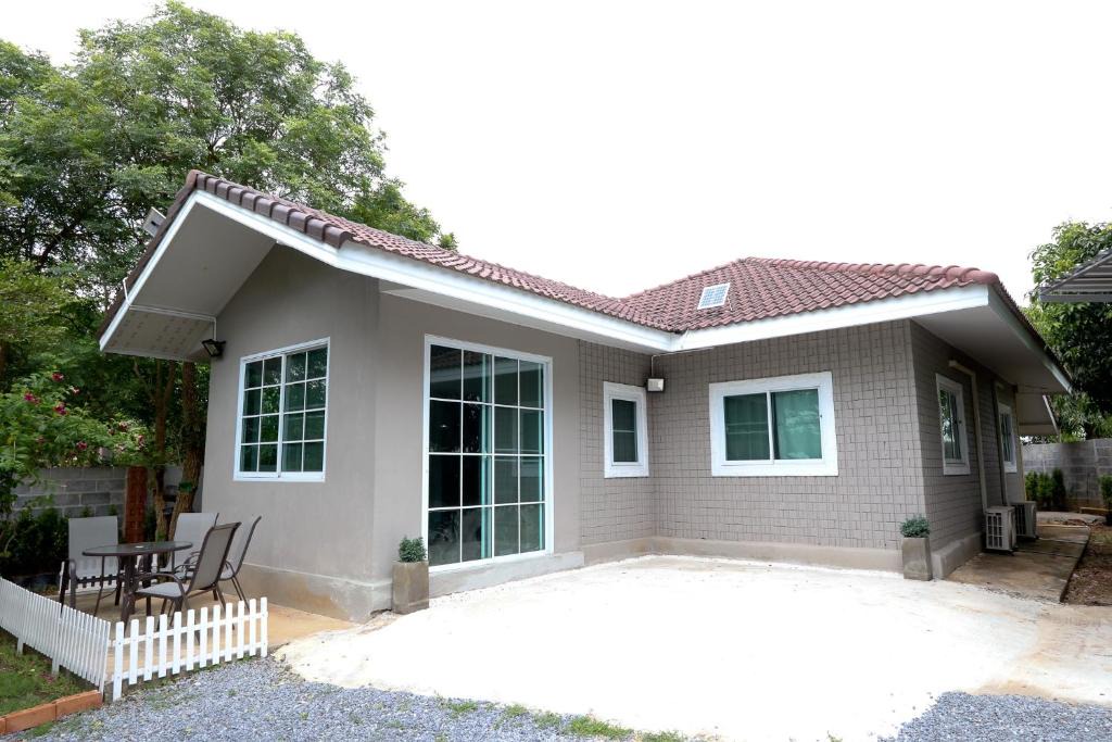 Khanong Phra House | Relax @ Khao Yai