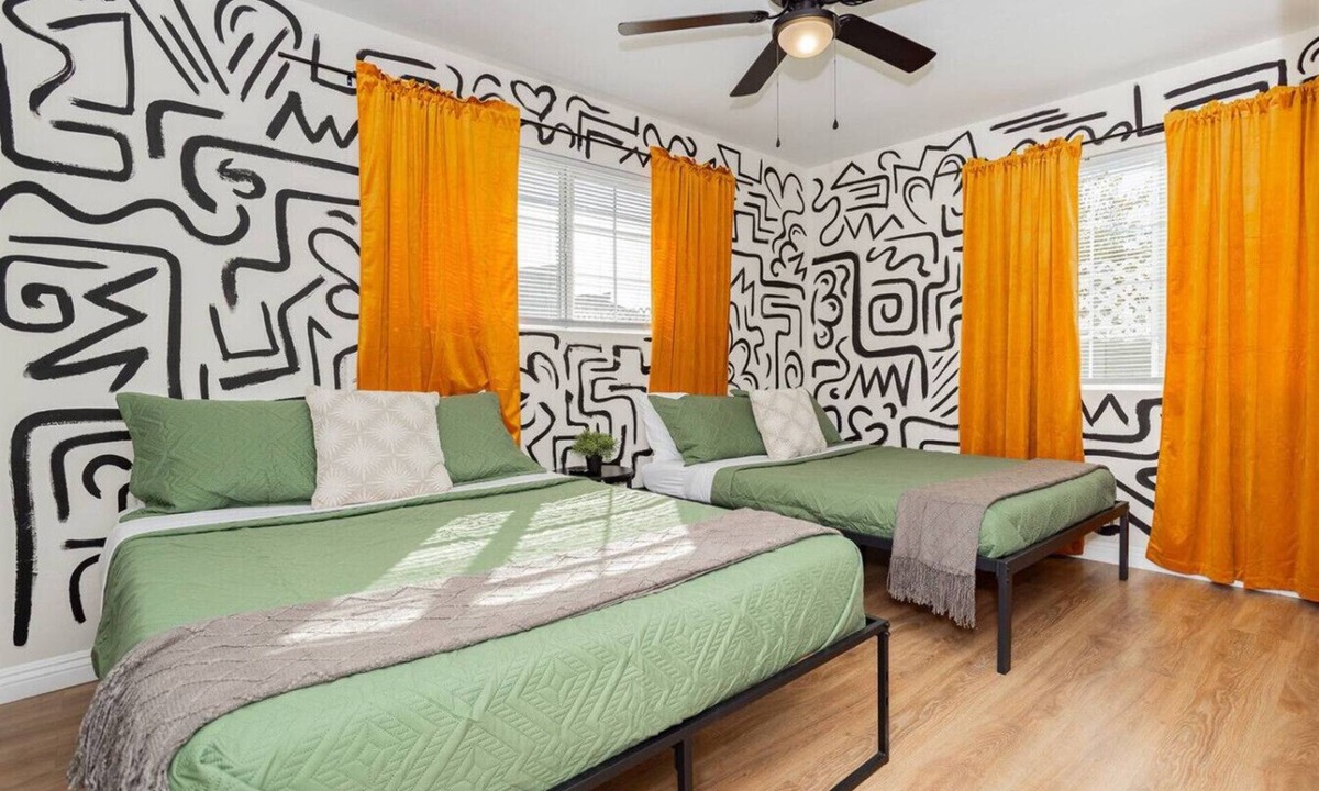 Beverly Green House | Relax & Play: Private Modern Stay & Chef's Kitchen