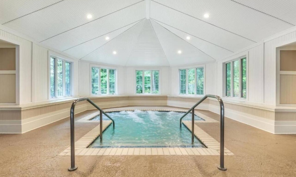 Berkeley Hotel | Relax, Swim & Play: Indoor/Outdoor Pools, Basketball, Volleyball & Mini Golf