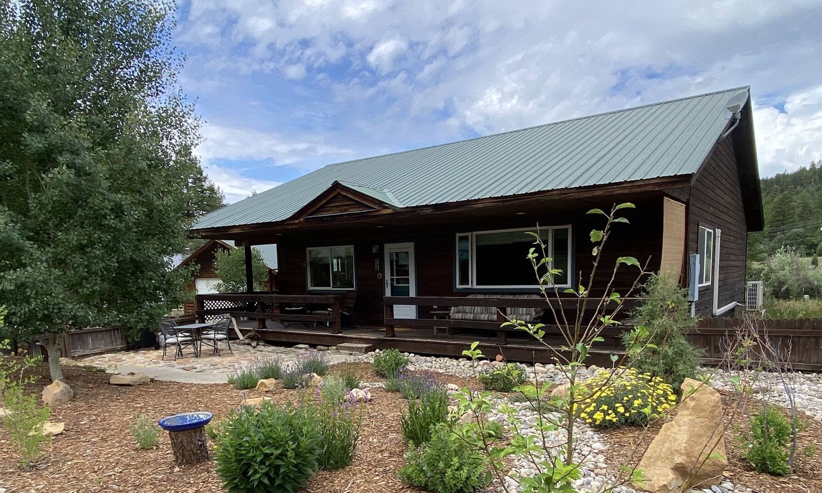 Durango House | Relax with quiet mountain views just minutes from town!