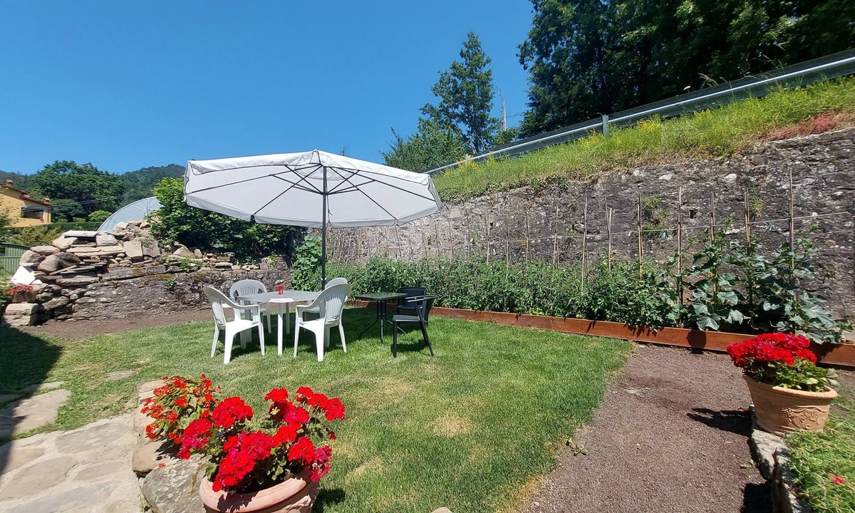 Saturnana Apartment | Relax yourself, private garden, comfortable flat, shared pool, Spa room (fee)
