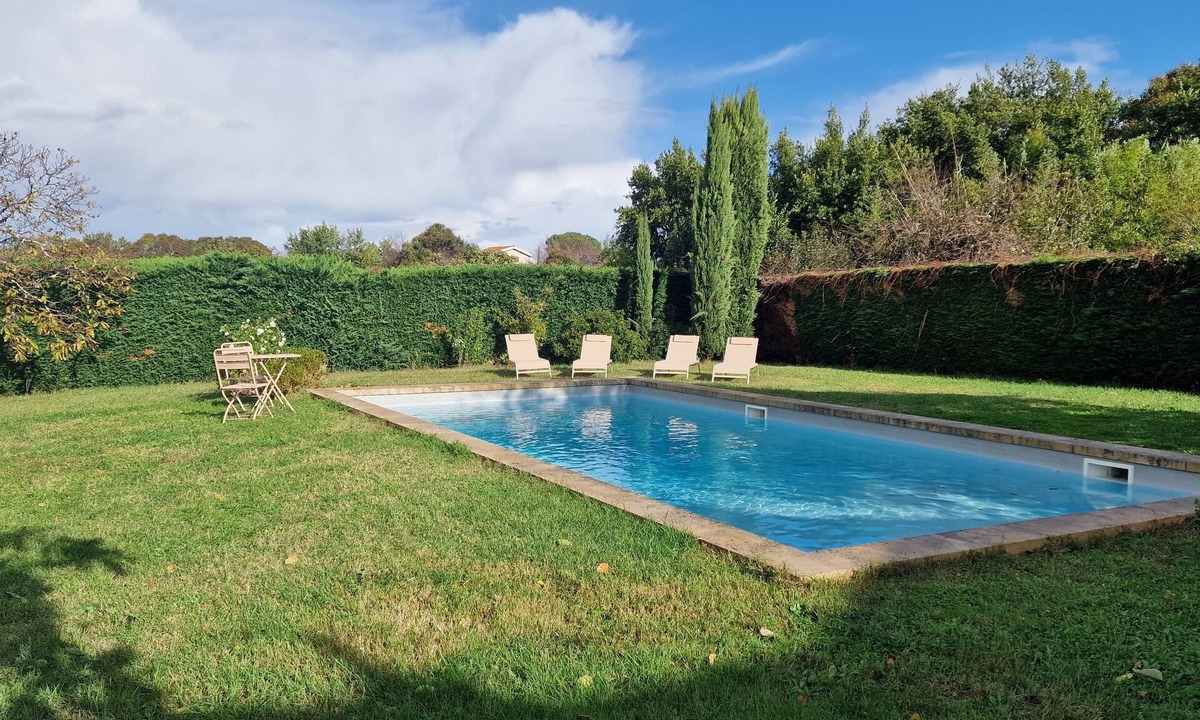 Plassac Bed & Breakfast | Relaxation between vineyards and ocean, family house with swimming pool,Bordeaux