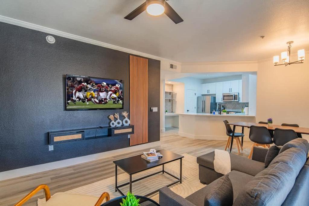 Glendale Sports and Entertainment District Apartment | Relaxed 2BD King Bed Pool, Hot Tub, Gym, Parking