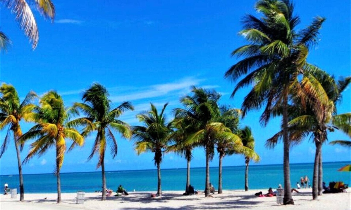 Key Biscayne Apartment | Relaxed 2BR Coastal Haven with Pool, Minutes from the Beach! -