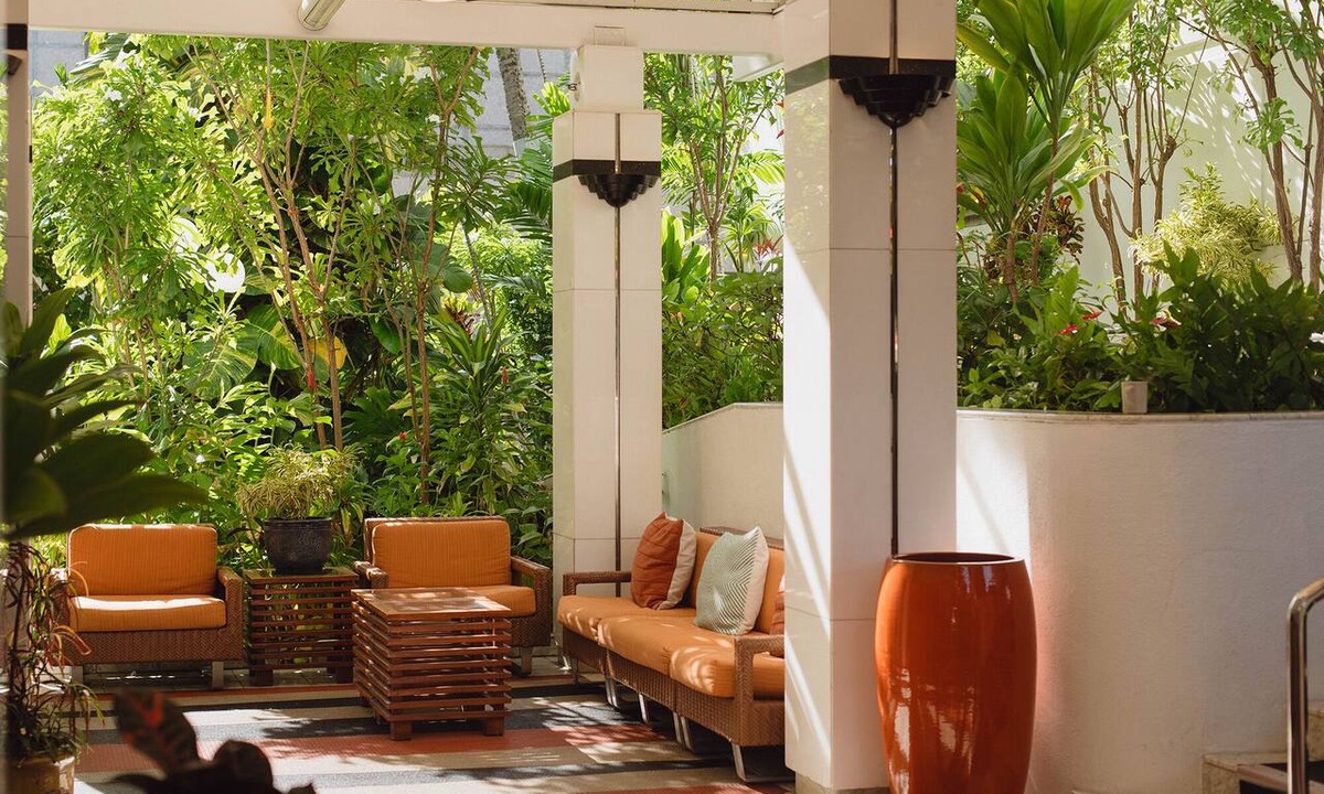 Waikiki Hotel | Relaxed Family Travel: 4 Spacious Rooms Near Waikiki + Free Breakfast