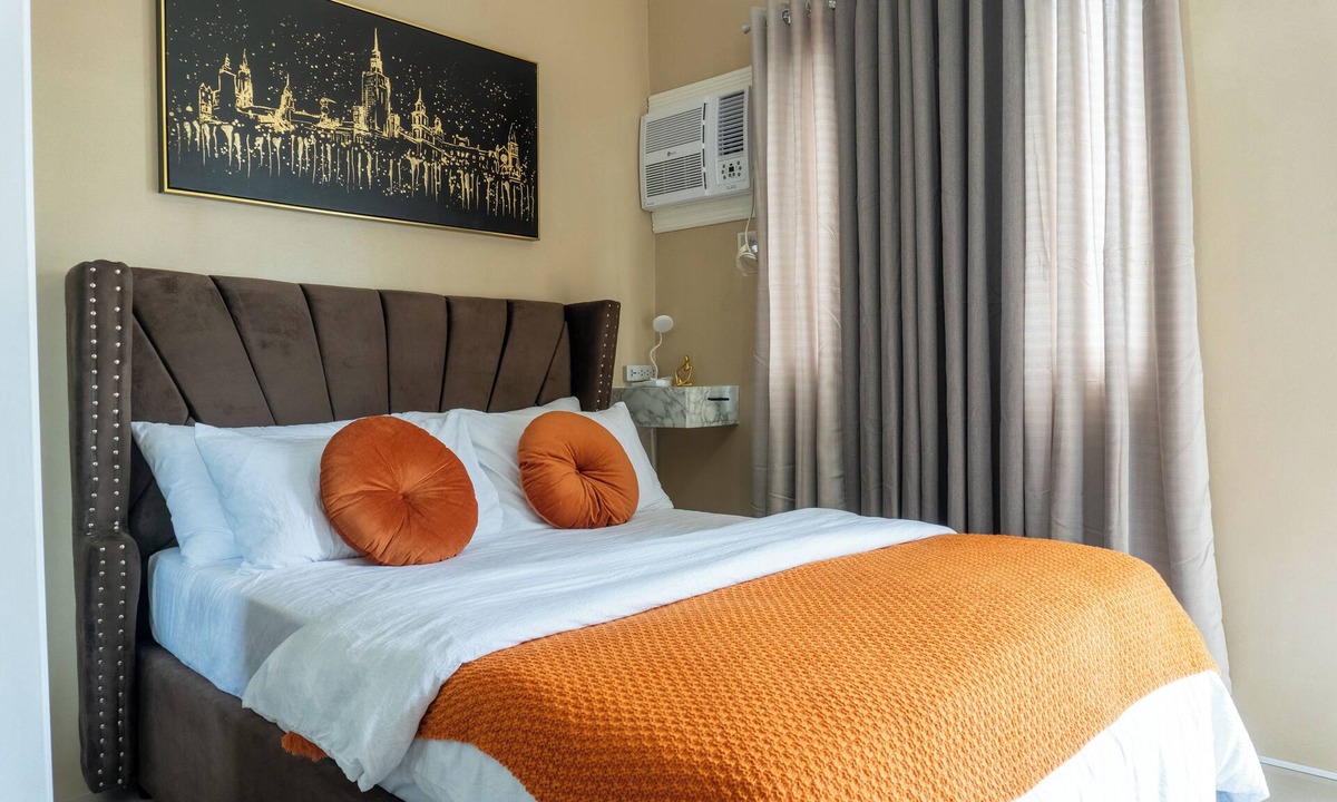 Suba Basbas Apartment | Relaxing 1BR w/Balcony + Sofa Bed/Free Pool & Gym/20 Mins to Beach.