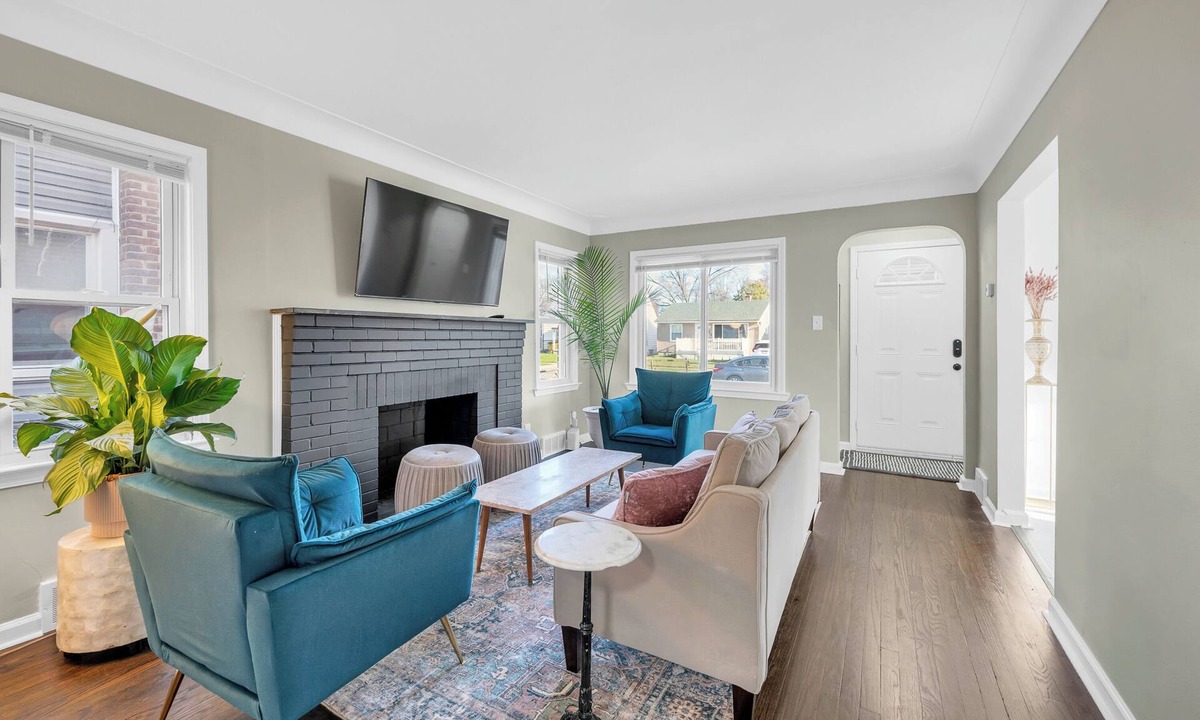 Madison Heights House | Relaxing 3 bdrm, 2 br home with spacious master suite, soaking tub & game room