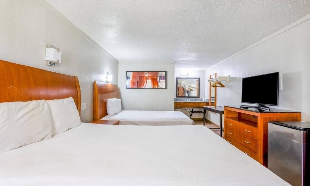 Richmond Hotel | Relaxing 3-Unit Stay at Garden Inn – Close to Local Eateries with Free Parking