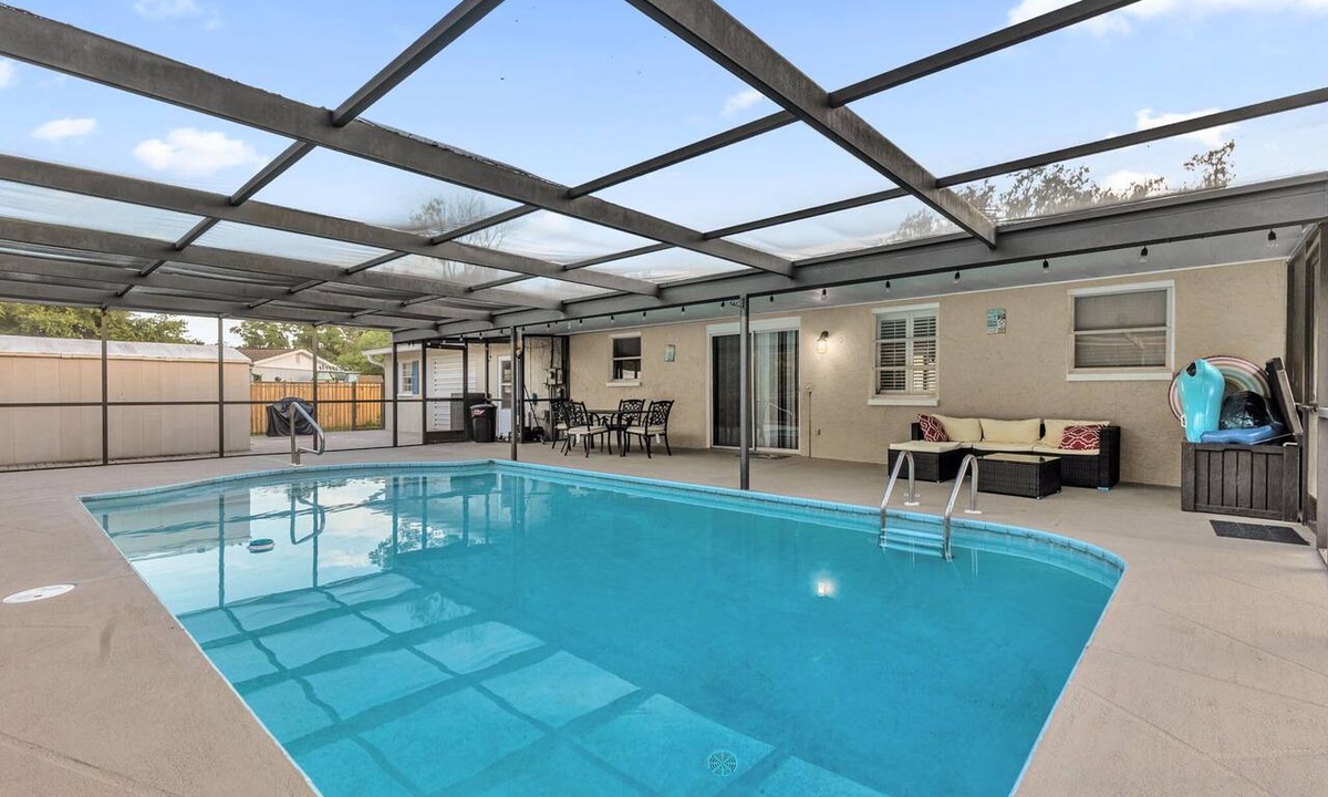 Berkeley Manor House | Relaxing 3BR Getaway with Private Pool