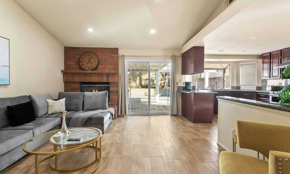 Walnut House | Relaxing 5BR Escape｜Big Backyard & Cozy Patio｜Pet-Friendly｜Flexible Lease #41682