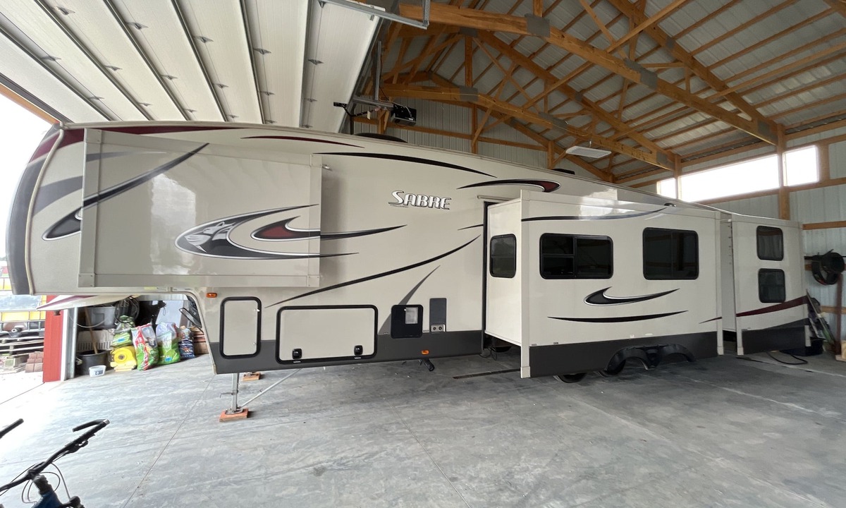 Pickett House | Relaxing 5th Wheel Camper for EAA
