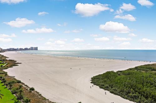 Marco Island House | Relaxing beachfront condo with pool and ocean views