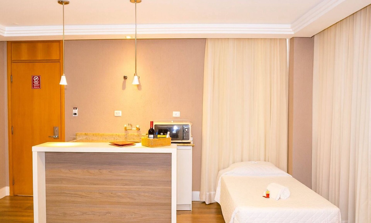 Civic Center Hotel | Relaxing & Breathable Suite at Central Curitiba