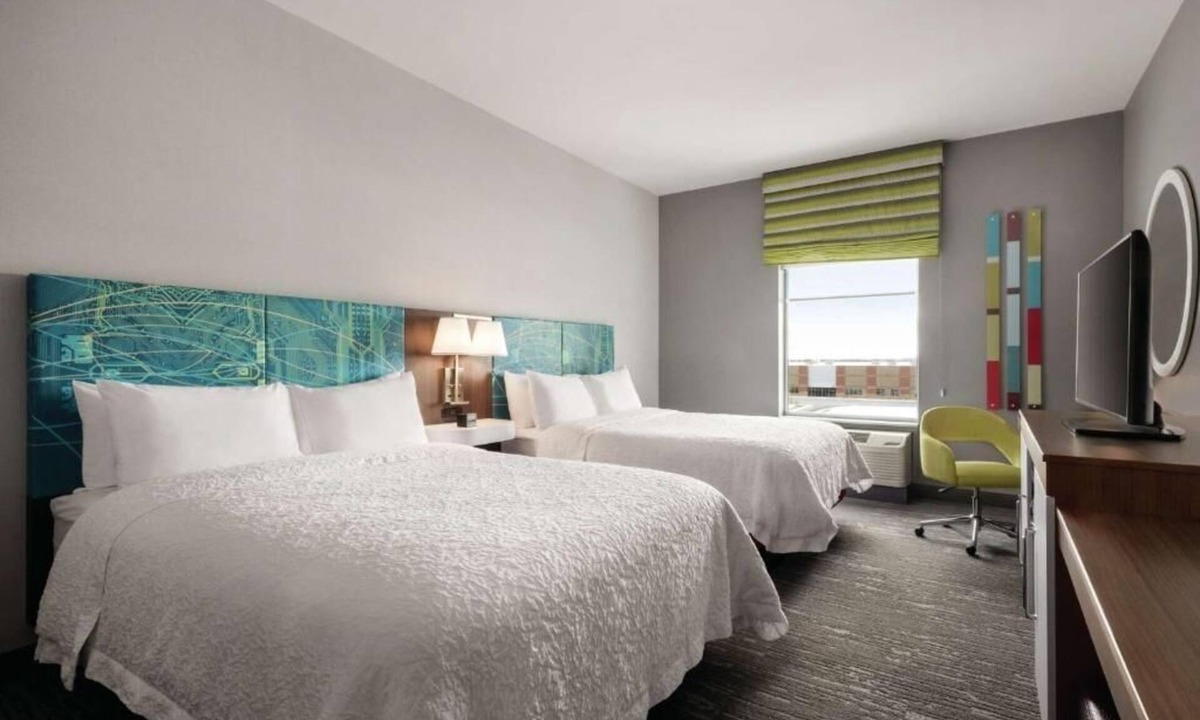 Brooklyn Park Hotel | Relaxing Brooklyn Park Getaway with Pool & Free Breakfast l 2 Comfortable Rooms