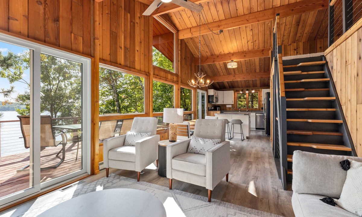 Cushing Cabin | Relaxing Cabin Retreat with Lakeside Firepit, Swimming & Beautiful Lake Views