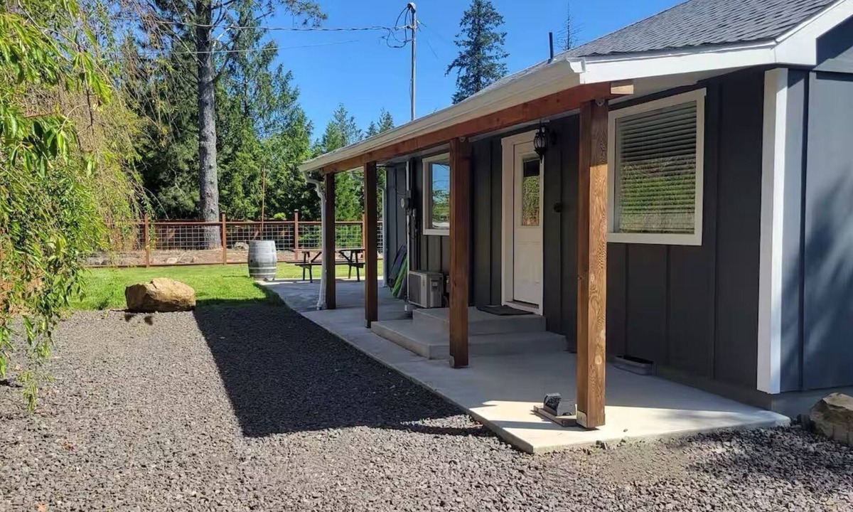 Castle Rock House | Relaxing Castle Rock Home w/Fenced Yard, AC & Fire Pit Near Town