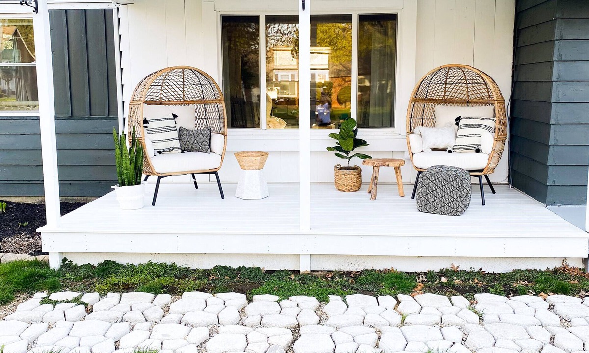 Ashtabula House | Relaxing Coastal Inspired Cottage, short walk from the lake!