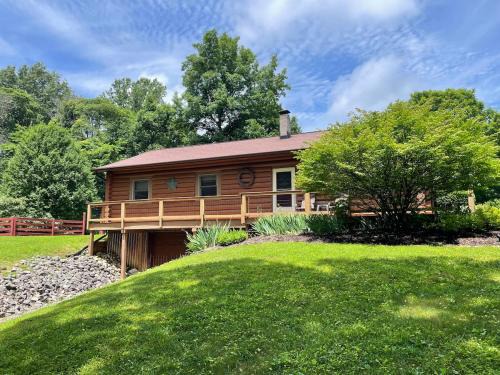 Gnaw Bone House | Relaxing Family Cabin with Pool &Hot Tub! Sleeps 5!