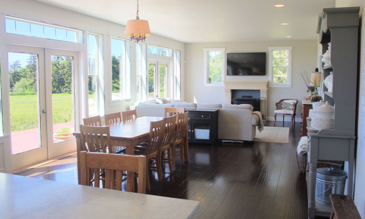 Coupeville House | Relaxing Getaway | Custom Farm style House on Ebey Reserve, Ocean &Mountain View
