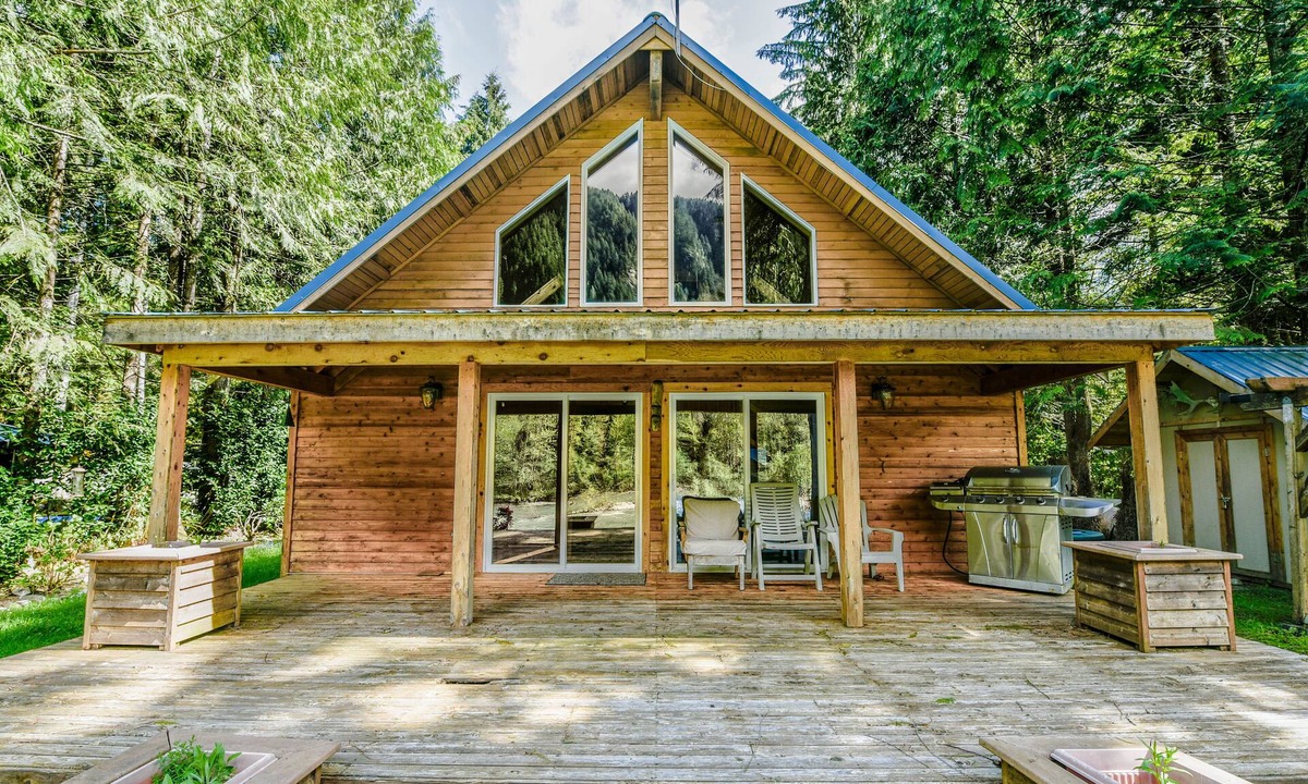 Baring Ski Chalet | Relaxing home with an unsettling river bank.