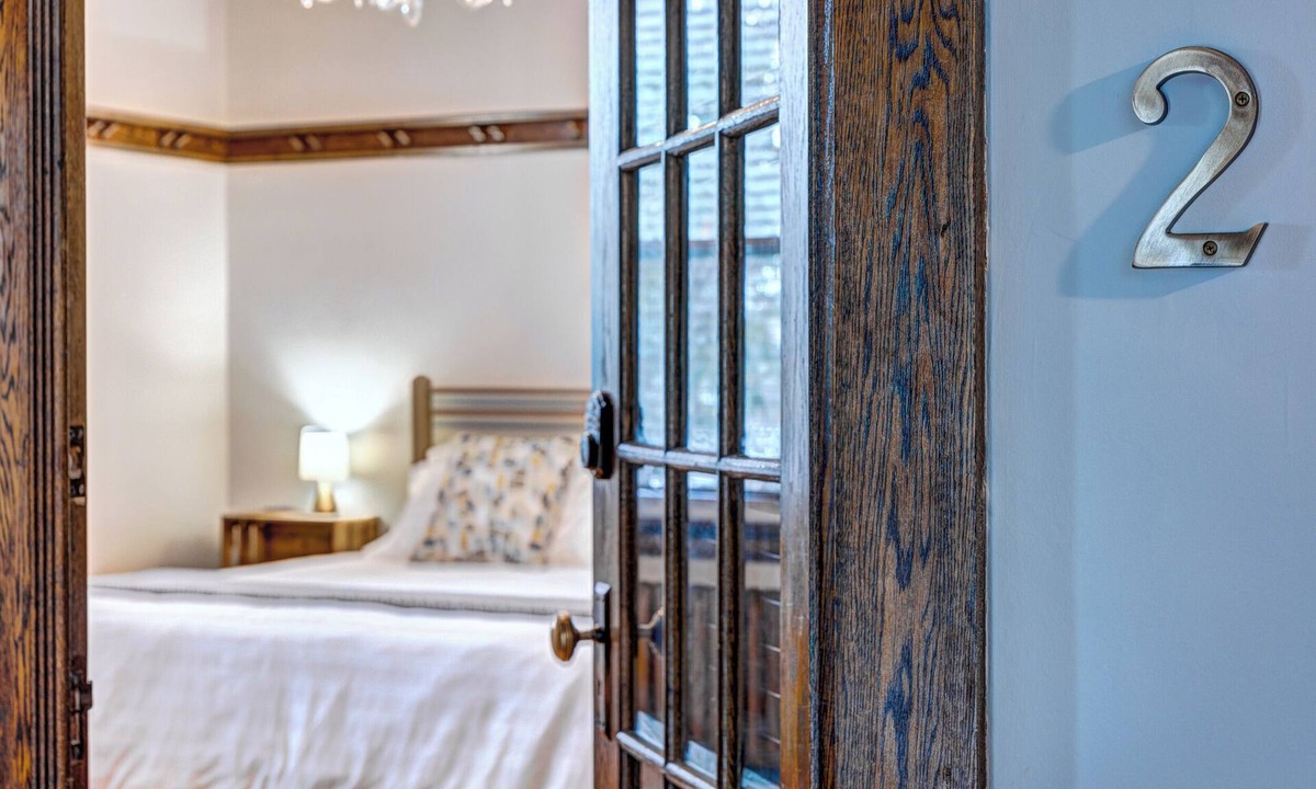 Lunenburg Apartment | Relaxing King Bed Suite Close to Lunenburg Harbour (Suite 2)