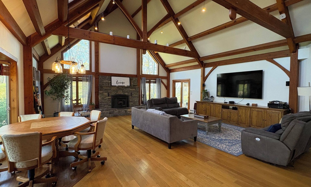 Pleasant Valley Cabin | Relaxing Lodge Retreat