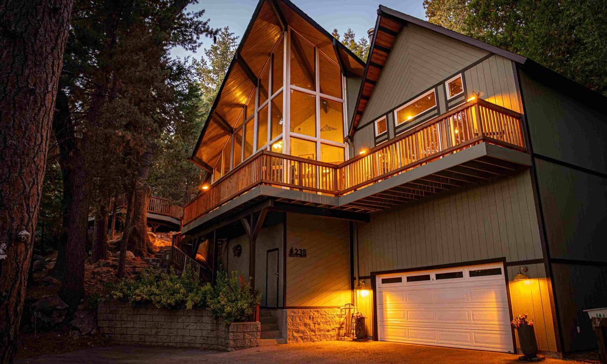 Blue Jay Cabin | Relaxing Mountain Retreat with lots of decks and EV charging