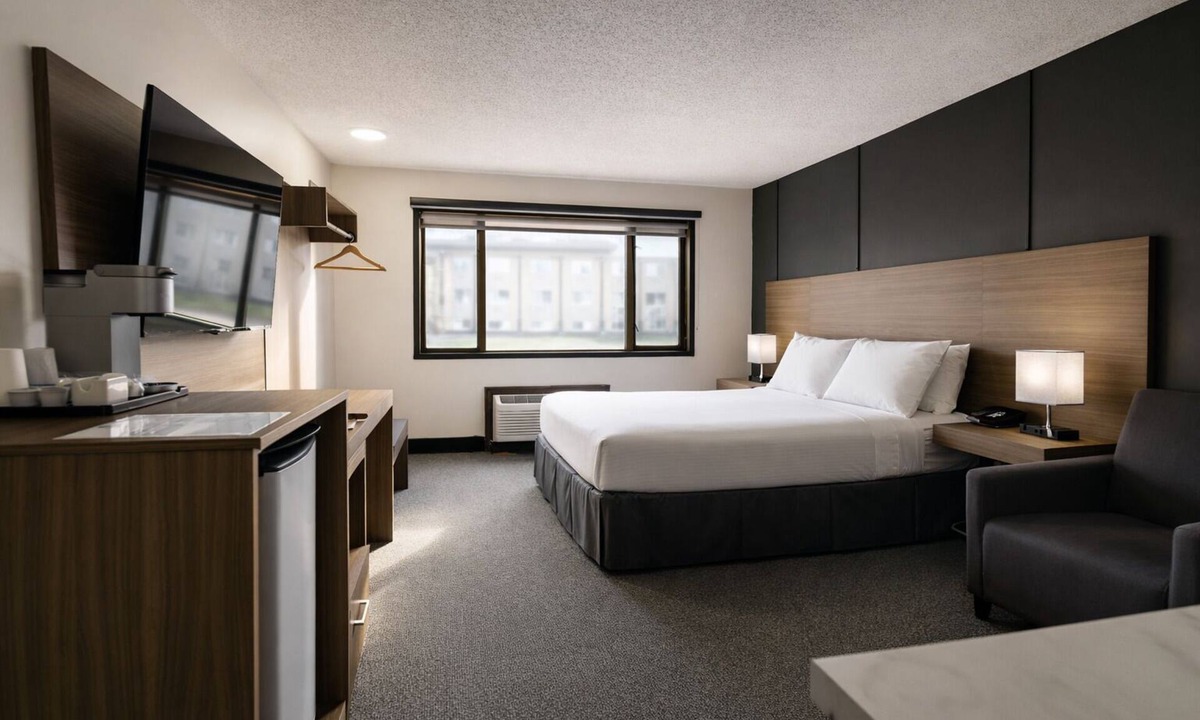Smithers Hotel | Relaxing Mountain Stay w/Cozy Beds — Easy Access & Parking